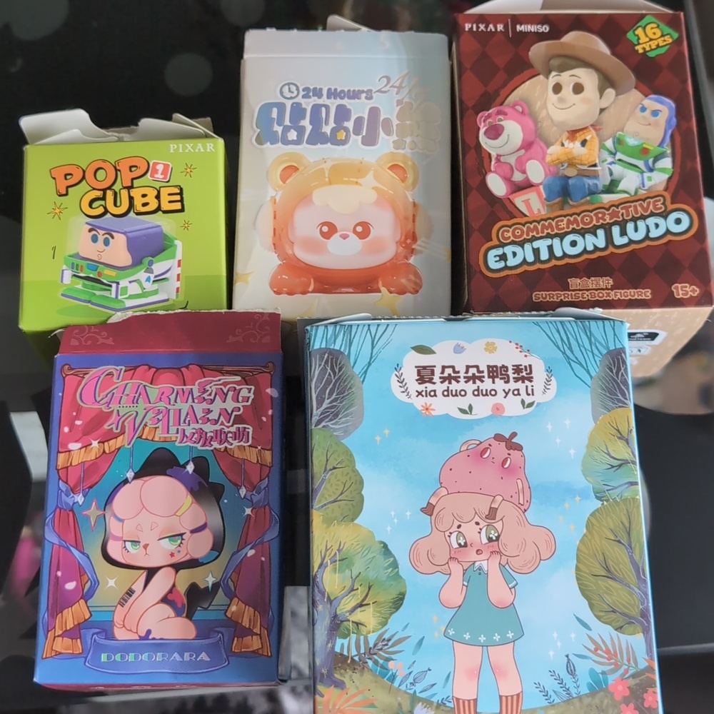 (1) FREE Blind box with Purchase of (2) or more figures/items from my closet ❤️❤